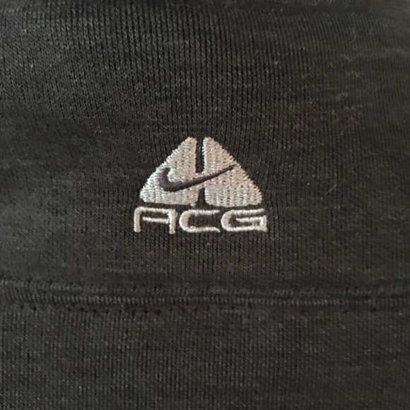 Really Nice Women’s Nike ACG Jacket Size Large - Picture 8 of 8